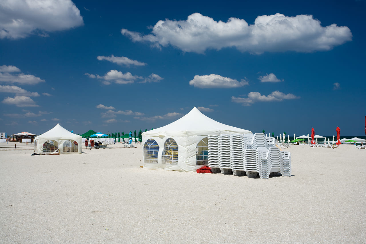 landscape-at-seaside-with-tents-and-umbrellas-on-t-2025-10-13-00-52-20-utc